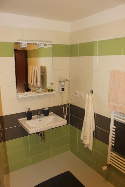 Penzion Na Hrazi Poděbrady Екстериор снимка